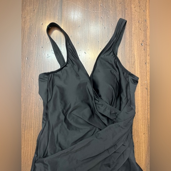 Miraclesuit Oceanus One Piece Size 10 Black Modest Slimming Beach Pool Cruise - Picture 5 of 16